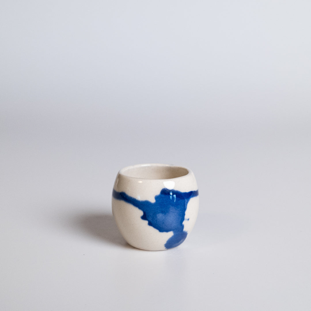 Malý baňatý kalíšek blue splashes