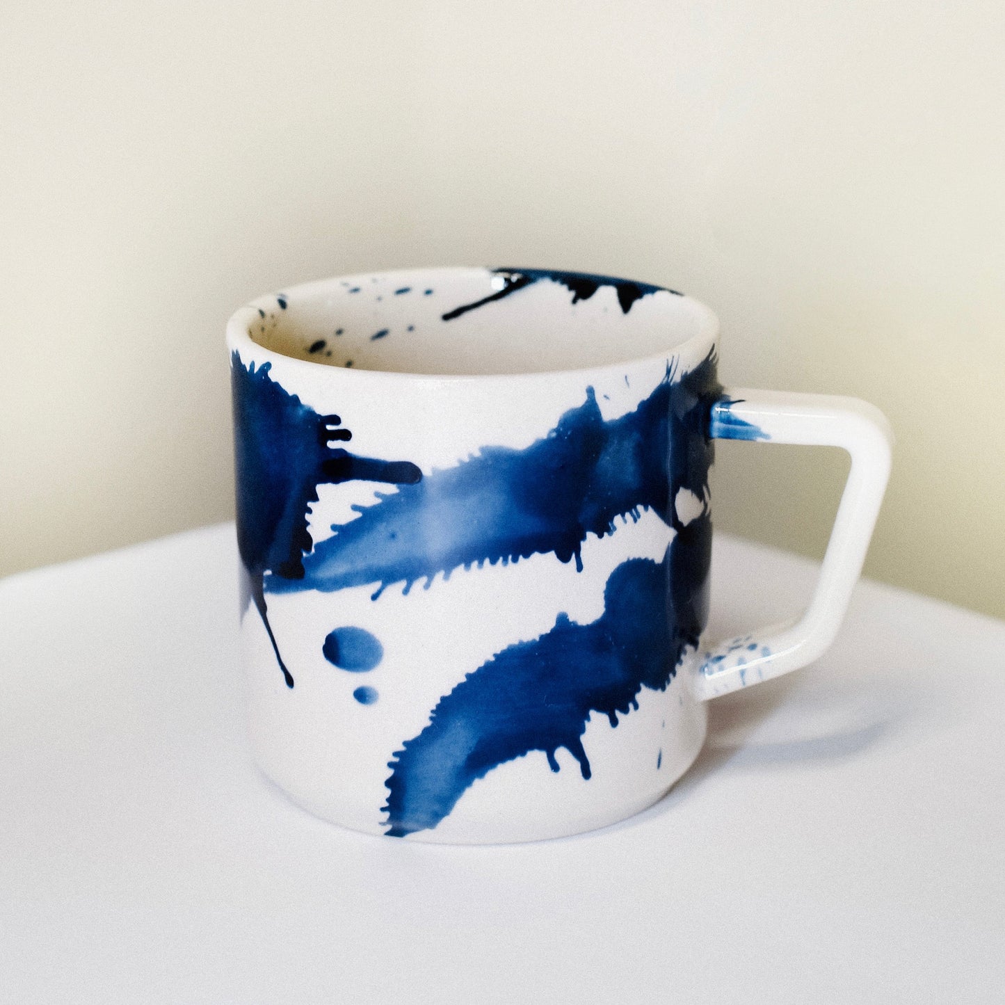 Hrnek s uchem velký Blue Splashes