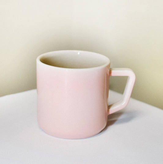 Hrnek s uchem velký růžový